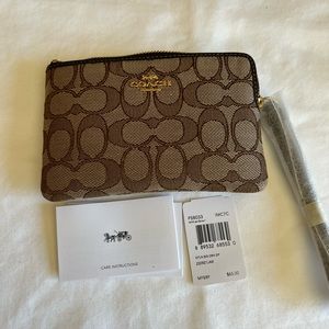 NWT - Coach Corner Zip Wristlet In Signature Canvas-  - 100% authentic!!!